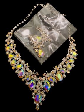 Aurora Crystal Teardrop Necklace Set - Pearls Iridescent Rinesthones